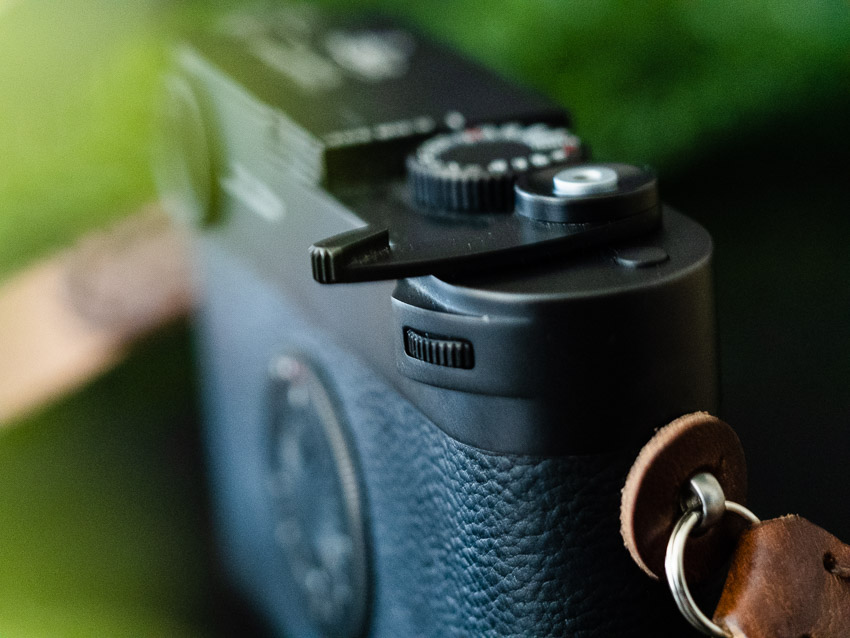 Leica M10-D rewind lever